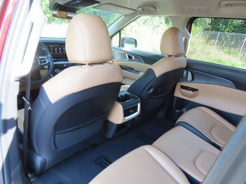 Used 2024 Kia Carnival LX FWD image 28