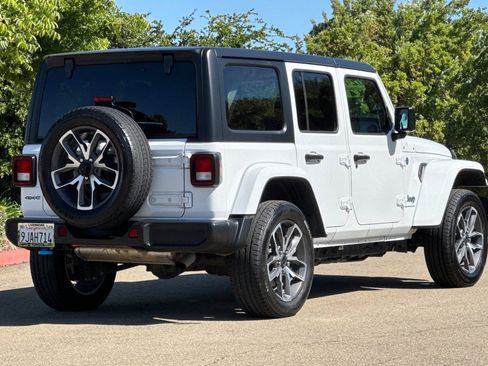 Used 2024 Jeep Wrangler Unlimited AWD/4WD image 4