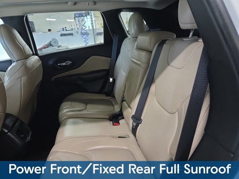 Used 2017 Jeep Cherokee Limited AWD/4WD image 7