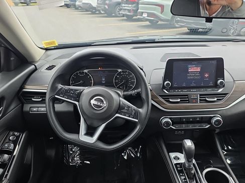 Used 2023 Nissan Altima 2.5 SV image 18