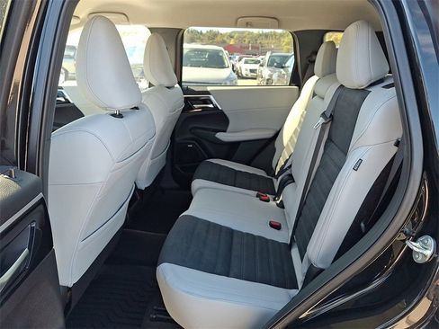 New 2025 Mitsubishi Outlander SE image 5