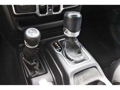 Used 2020 Jeep Wrangler Unlimited Sahara AWD/4WD image 28