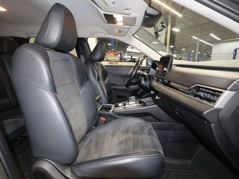 Used 2024 Mitsubishi Outlander SE image 28