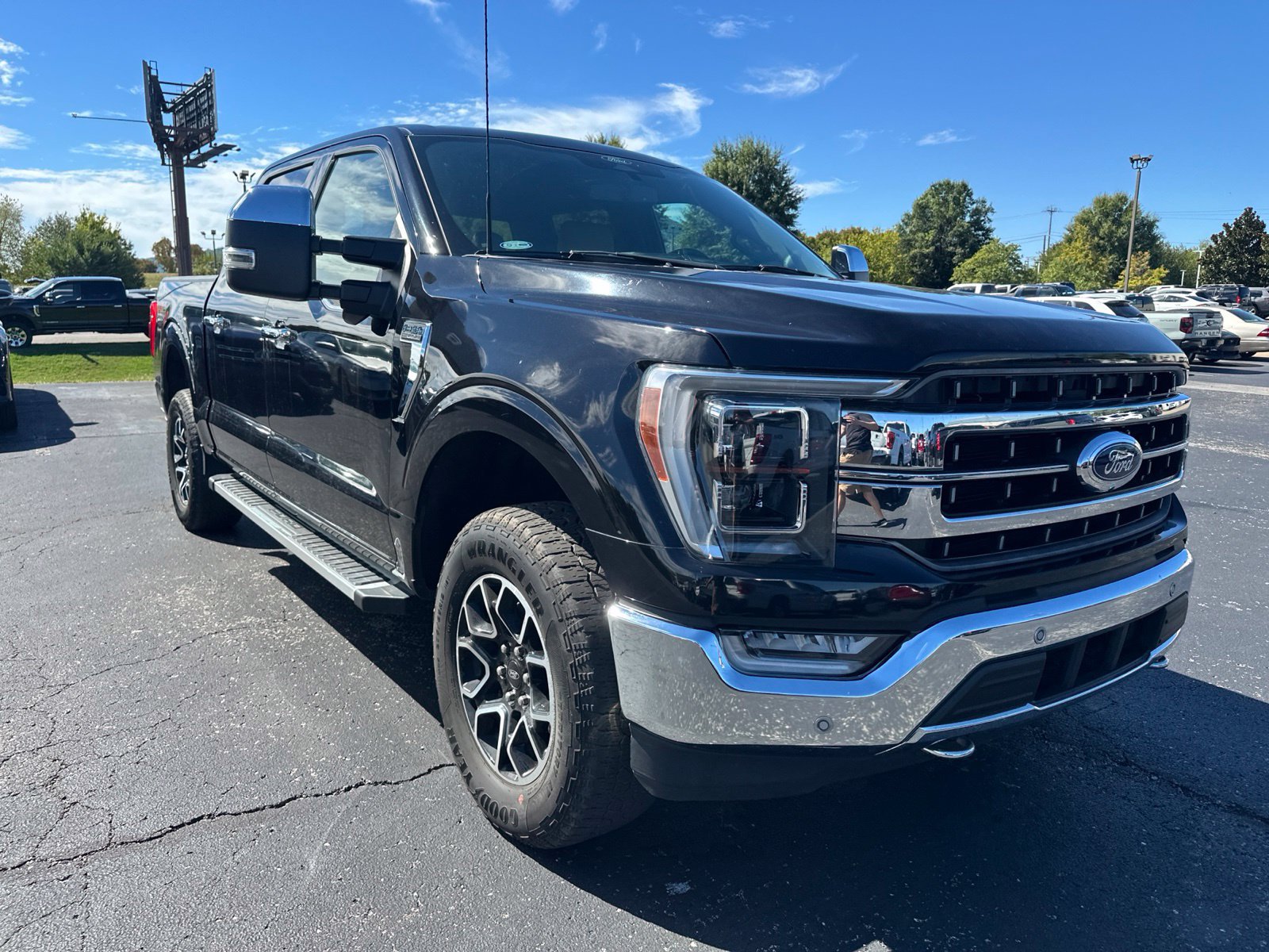 Used 2022 Ford F150 Lariat w/ Equipment Group 502A High AWD/4WD image 3