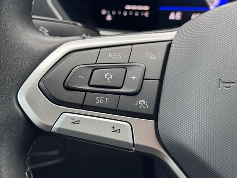 Used 2023 Volkswagen Tiguan SE image 8