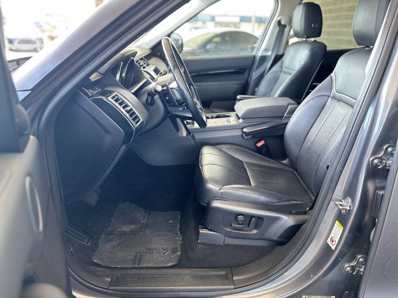 Used 2018 Land Rover Discovery SE AWD/4WD image 35