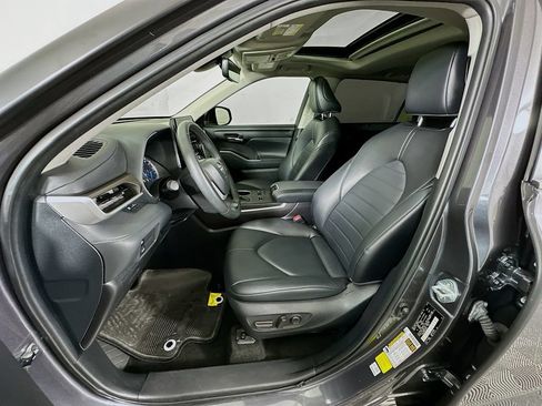 Certified 2024 Toyota Highlander XLE FWD image 21