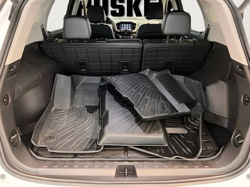 Used 2023 GMC Terrain SLT AWD/4WD image 9