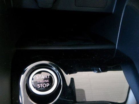 Used 2025 Nissan Versa SV w/ Trunk Package image 18