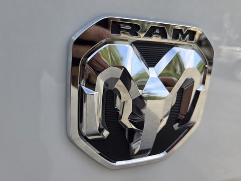 Used 2025 RAM ProMaster 2500 w/ Convenience Group FWD image 16
