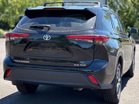 Used 2023 Toyota Highlander XLE AWD/4WD image 5