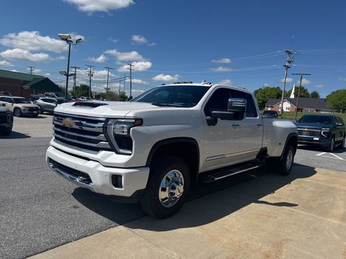 Certified 2024 Chevrolet Silverado 3500 High Country w/ High Country Premium Package AWD/4WD image 1