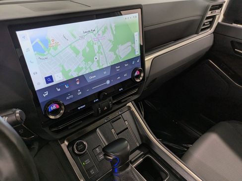 Used 2024 Lexus GX 550 image 10