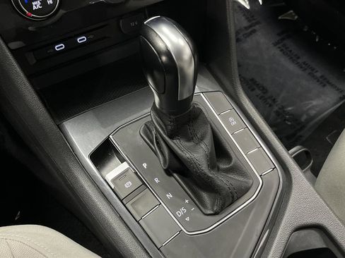 Used 2020 Volkswagen Tiguan S image 18