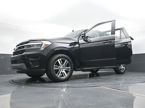 Used 2024 Ford Expedition Max XLT image 30