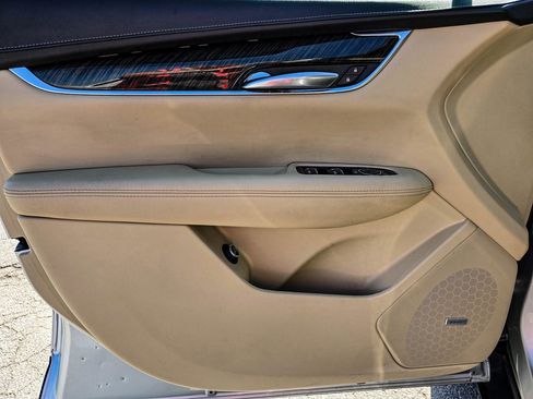 Used 2019 Cadillac XT5 AWD image 14