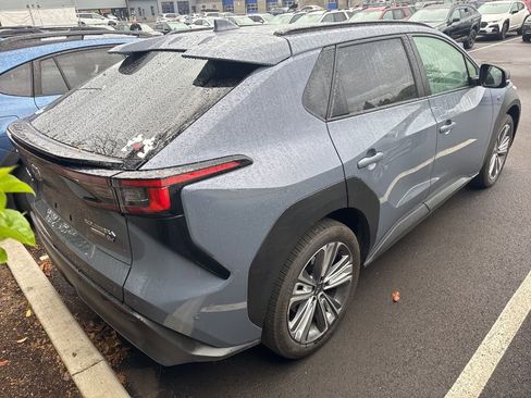 Used 2024 Subaru Solterra Limited image 3