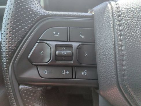 Used 2025 Toyota Tacoma SR5 AWD/4WD image 19