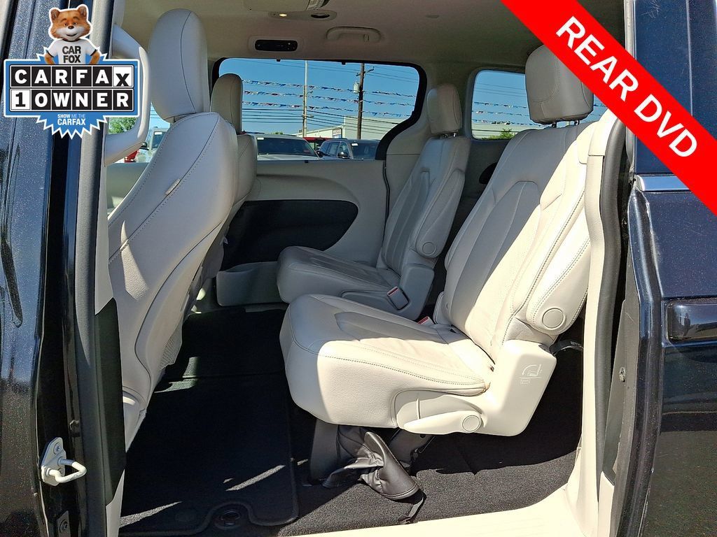 Used 2018 Chrysler Pacifica Touring-L FWD image 10
