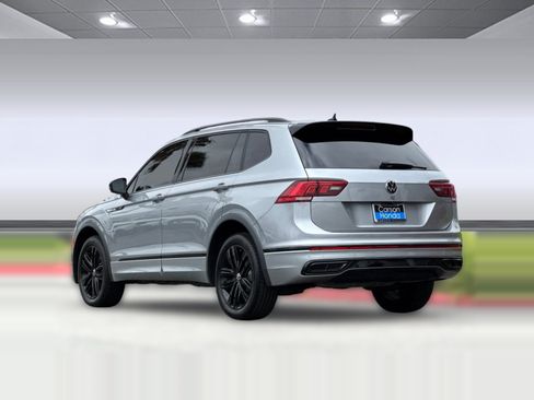 Used 2022 Volkswagen Tiguan SE R-Line AWD/4WD image 3