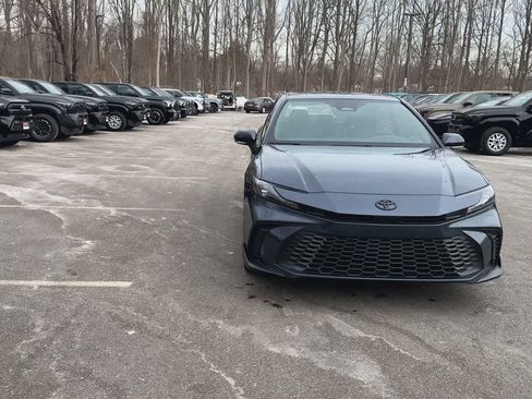 New 2026 Toyota Camry SE image 3