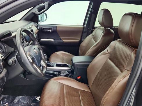Used 2018 Toyota Tacoma Limited image 19