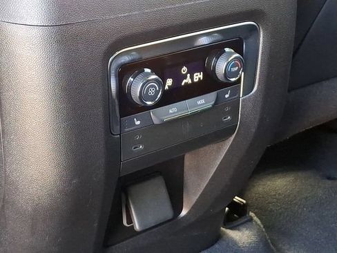 Used 2025 Chevrolet Suburban Premier AWD/4WD image 19