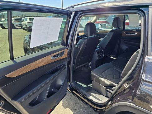 Used 2024 Volkswagen Atlas SE AWD/4WD image 15