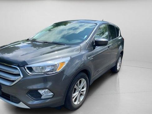 Used 2019 Ford Escape SE FWD image 2