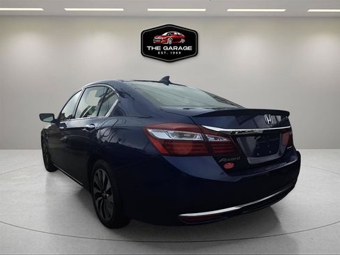 Used 2017 Honda Accord Hybrid Sedan image 4