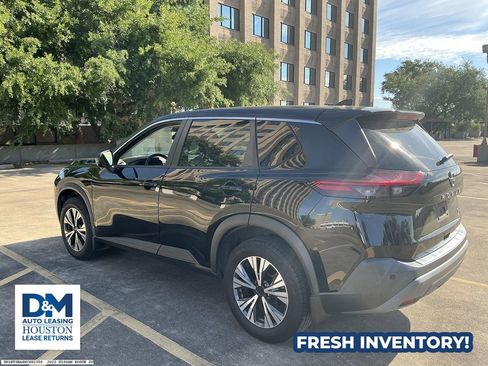 Used 2022 Nissan Rogue SV image 4