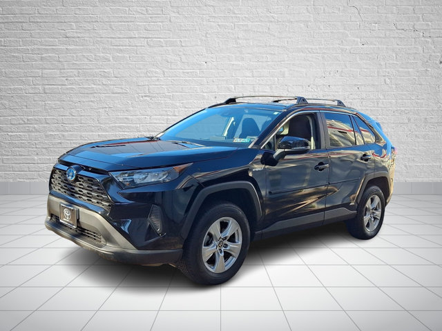 Used 2021 Toyota RAV4 LE AWD/4WD image 3
