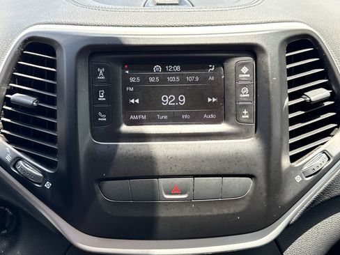 Used 2014 Jeep Cherokee Latitude image 16