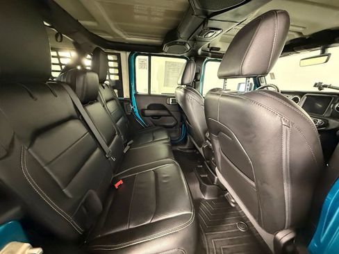 Used 2019 Jeep Wrangler Unlimited Sahara w/ Uconnect 4C Nav & Sound Group AWD/4WD image 22
