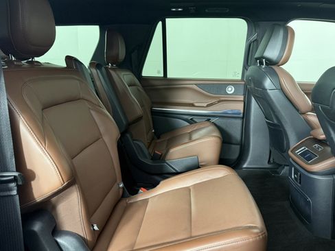 Used 2025 Lincoln Navigator L Reserve image 14