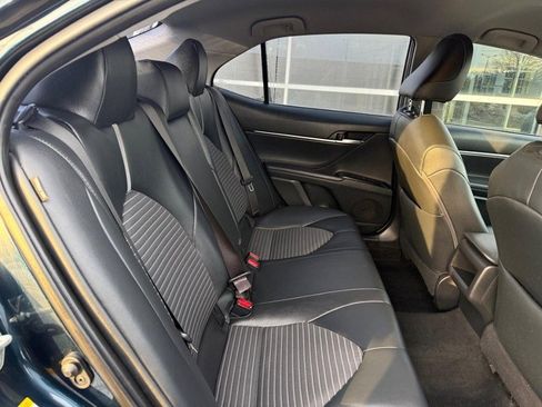 Used 2018 Toyota Camry SE image 12