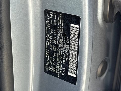 Used 2017 Genesis G80 3.8 image 28