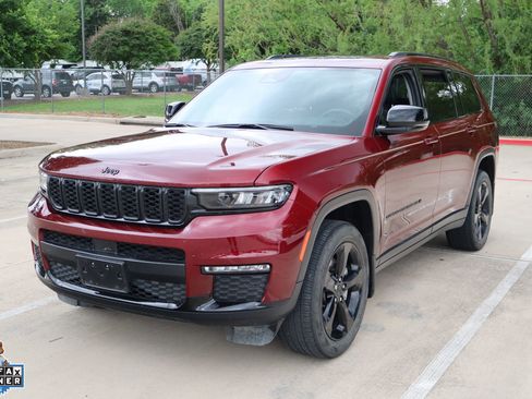 Used 2023 Jeep Grand Cherokee L Limited w/ Black Appearance Package AWD/4WD image 8