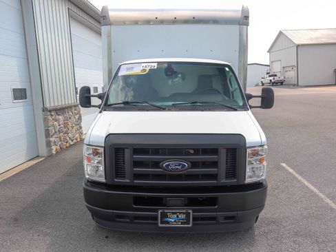 Used 2024 Ford E-450 and Econoline 450 Super Duty w/ Driver's Safety Package RWD image 8