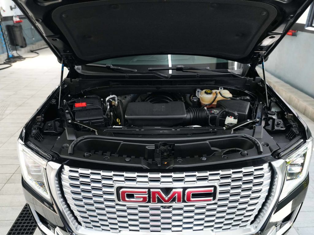 Used 2022 GMC Yukon XL Denali AWD/4WD image 43