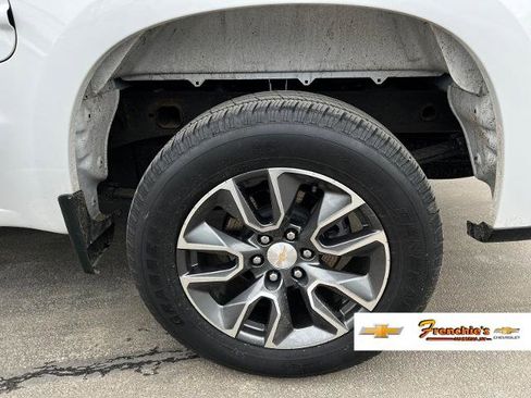 Used 2023 Chevrolet Silverado 1500 LT AWD/4WD image 25