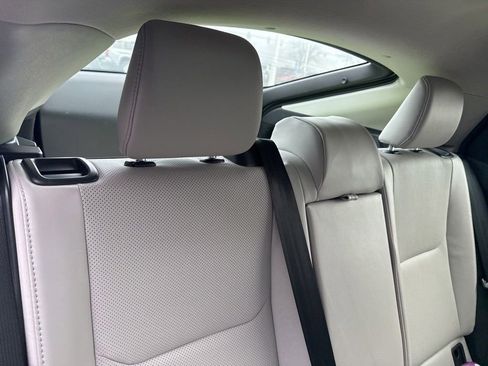 Used 2024 Toyota Prius XLE FWD image 10