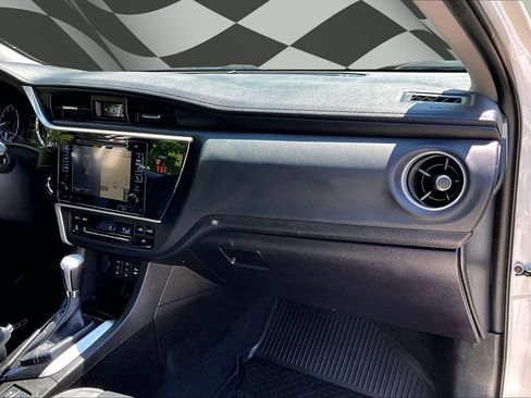 Used 2018 Toyota Corolla XLE FWD image 15