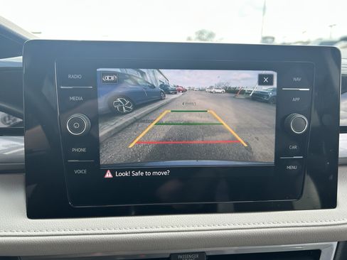 Used 2025 Volkswagen Taos SEL image 13