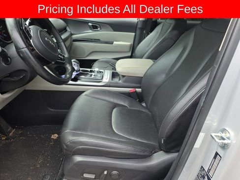 Certified 2022 Kia Carnival LX FWD image 13