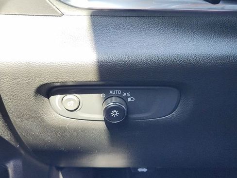 Used 2022 Chevrolet Traverse LT image 22