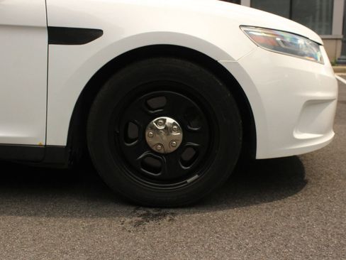 Used 2019 Ford Taurus Police Interceptor AWD image 4