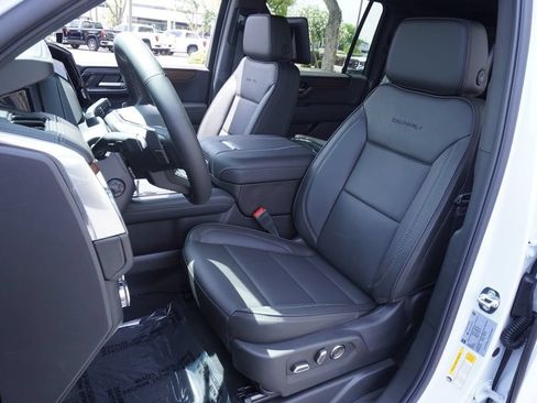 New 2026 GMC Yukon XL Denali w/ Denali Reserve Package AWD/4WD image 16