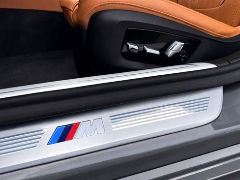 Used 2021 BMW 750i xDrive w/ Executive Package image 26