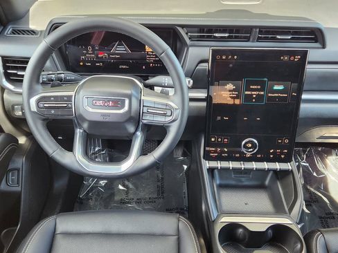 Used 2025 GMC Terrain Elevation w/ Elevation Premium Package AWD/4WD image 3